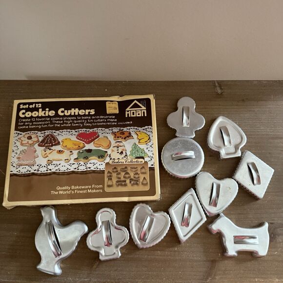 Vtg HOAN 18 Piece Tin Cookie Cutter Set Bakers Collection With Original Box - Picture 2 of 3